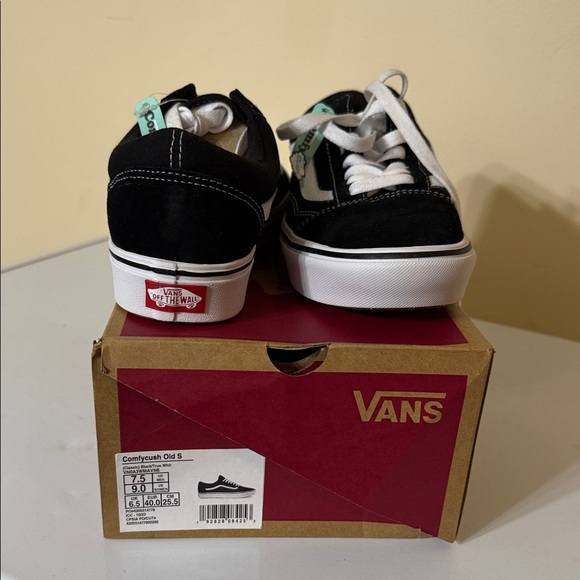 Vans Classic Black and White Low-Tops - Picture 2 of 9
